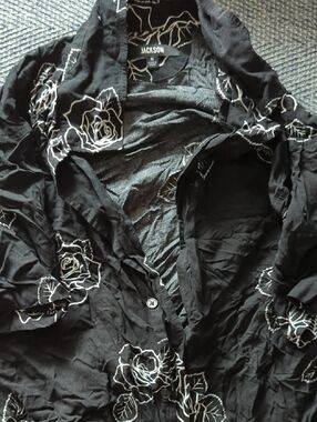 JACKSON Black Button-Down Shirt with White Rose Print